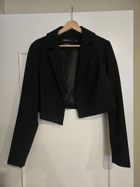 Studio Black Cropped Women's Blazer